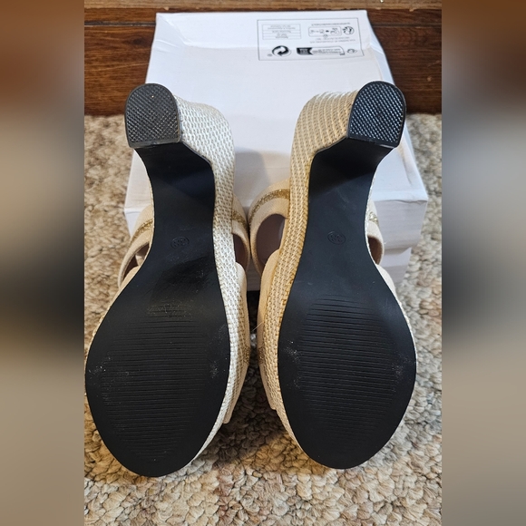 Women's Solid Color Apricot Platform Sandals - Picture 7 of 7